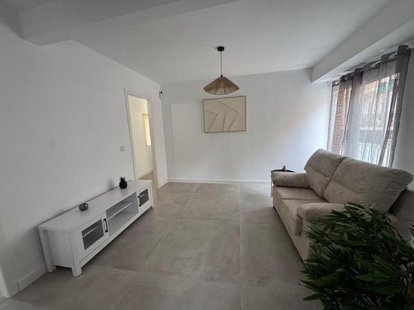Продажа квартиры на Piso en Calle Monforte del Cid, Carolinas Altas, Alicante / Alacant, Аликанте / Алакант
thumbnail 2
