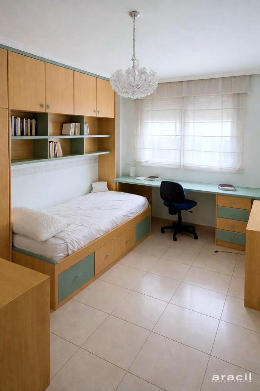 Продажа квартиры на Piso en Barri Santa Rosa, Alcoy / Alcoi, Алкой
photo 1