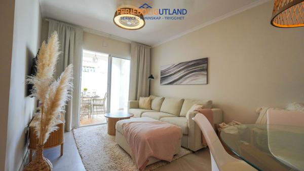 Independent chalet for sale in Casa o chalet en Calle Minerva, 141, Torreblanca, Torrevieja, Torrevieja
thumbnail 2