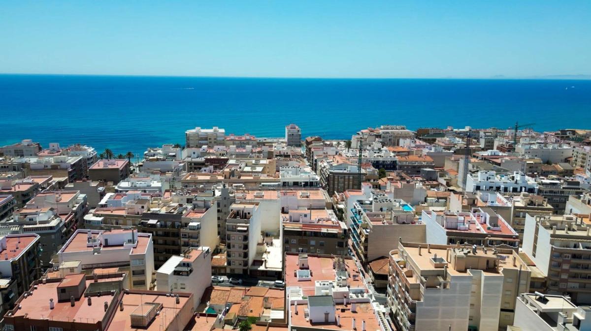 Venta de piso en Piso en Calle Vicente Blasco Ibáñez, Las Piscinas Naturales, Torrevieja, Torrevieja
photo 1