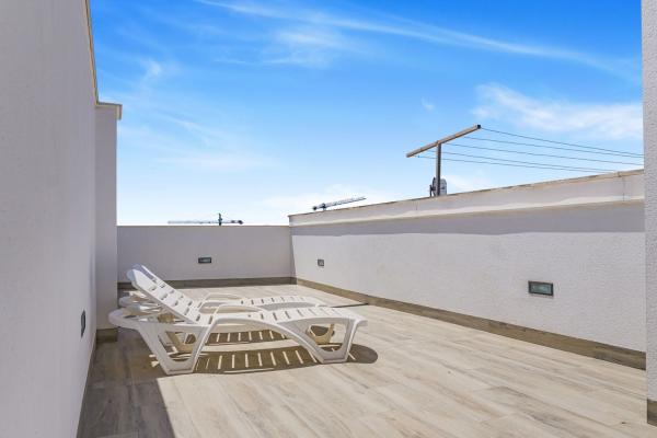 Venta de piso en Piso en Calle Vicente Blasco Ibáñez, Las Piscinas Naturales, Torrevieja, Torrevieja
 photo 2
