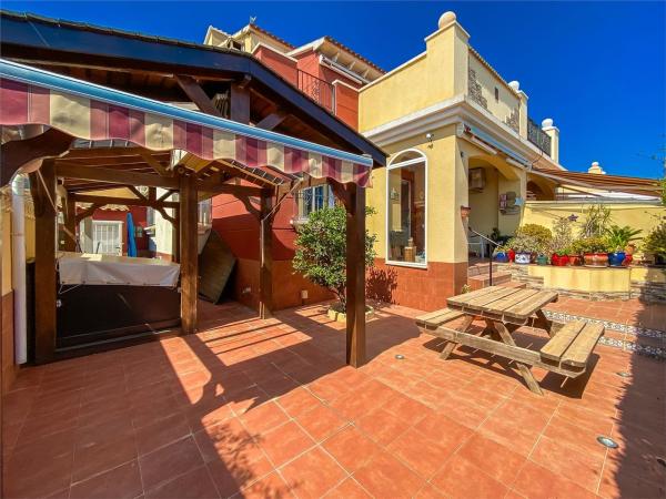 Chalet adosado en Calle Gabriela Mistral, Zona los Frutales, Torrevieja photo 1