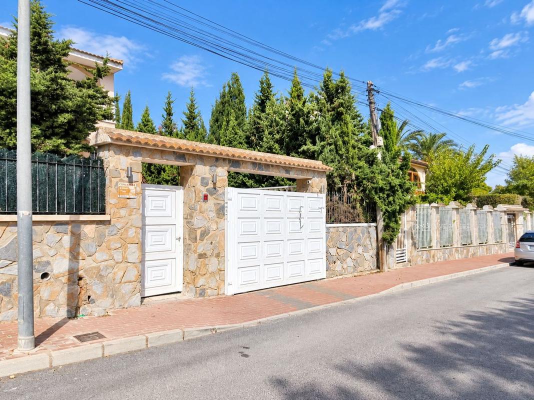 Properties for sale and rent in Spain photo 2