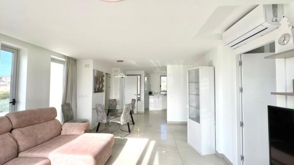 Продажа квартиры на Piso en Cala de Finestrat, Finestrat, Финестрат
thumbnail 3