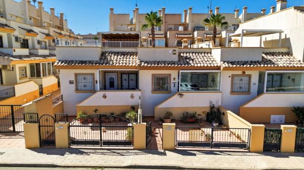Chalet independiente en venta en Casa o chalet en Calle Orégano, Villamartín, Orihuela, Orihuela
photo 1