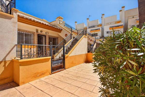 Chalet independiente en venta en Casa o chalet en Calle Orégano, Villamartín, Orihuela, Orihuela
thumbnail 2