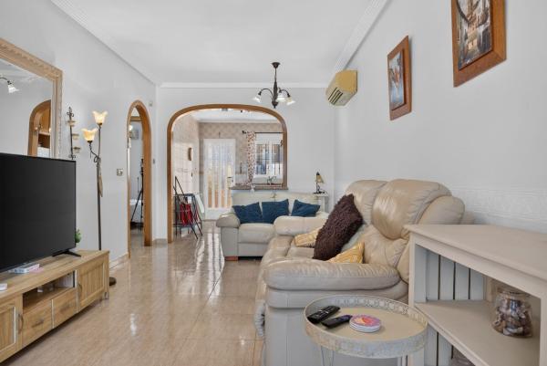 Chalet independiente en venta en Casa o chalet en Calle Orégano, Villamartín, Orihuela, Orihuela
 photo 4