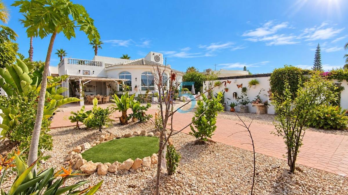 Sale of independent chalet in Casa o chalet en La Siesta - El Salado - Torreta, Torrevieja, Torrevieja
 photo 2