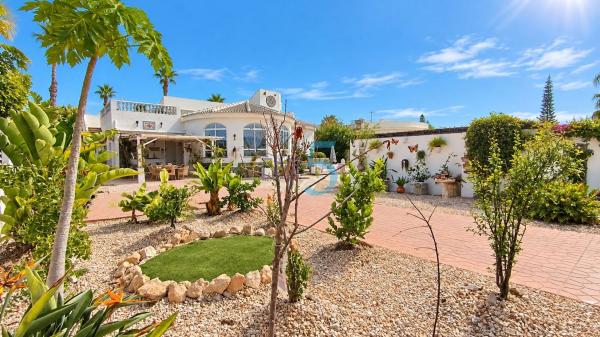 Chalet independiente en venta en Casa o chalet en La Siesta - El Salado - Torreta, Torrevieja, Torrevieja
thumbnail 2