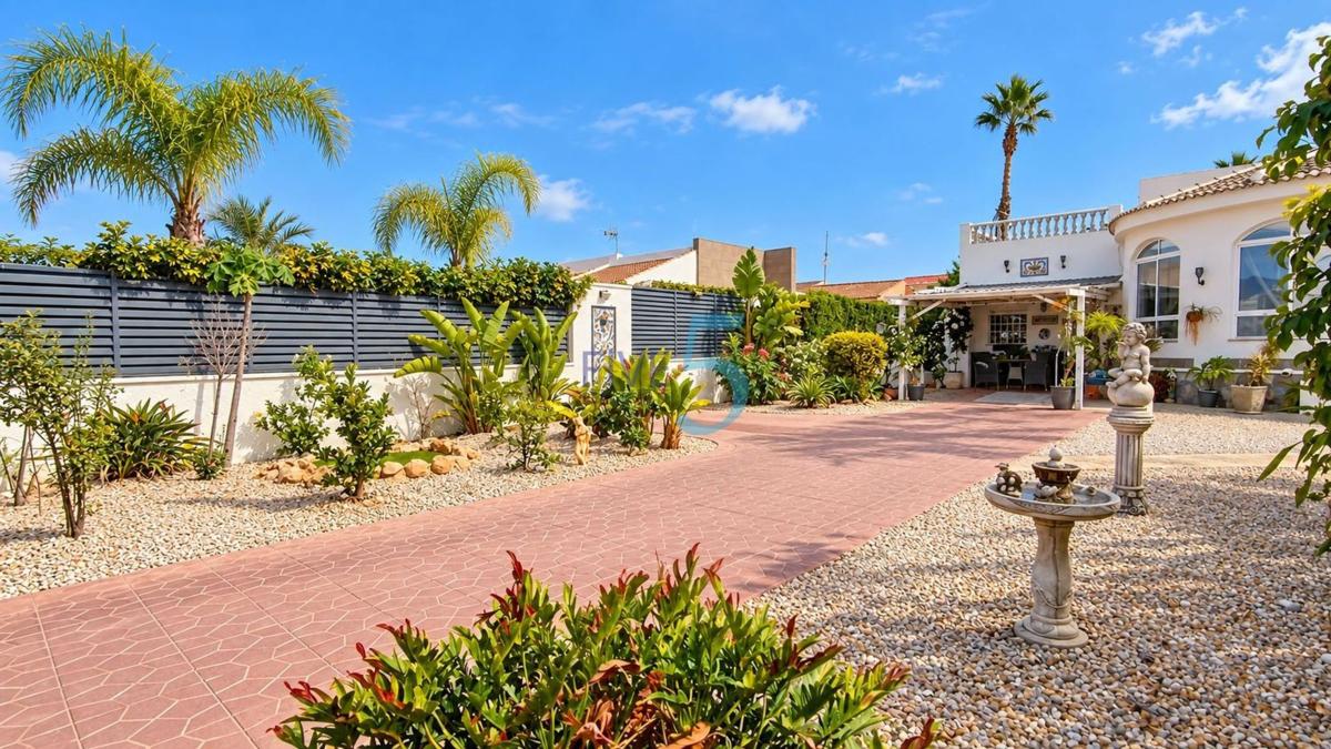 Sale of independent chalet in Casa o chalet en La Siesta - El Salado - Torreta, Torrevieja, Torrevieja
 photo 5