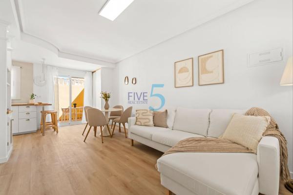 Chalet independiente en venta en Casa o chalet en Las Filipinas, Orihuela, Orihuela
thumbnail 2
