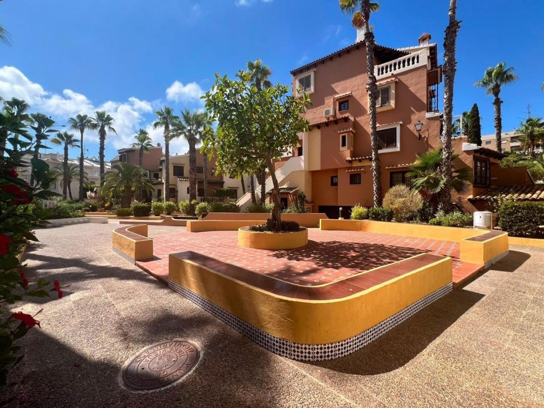 Venta de piso en Piso en Avenida Roentgen, 3, Zona los Frutales, Torrevieja, Torrevieja
 photo 2