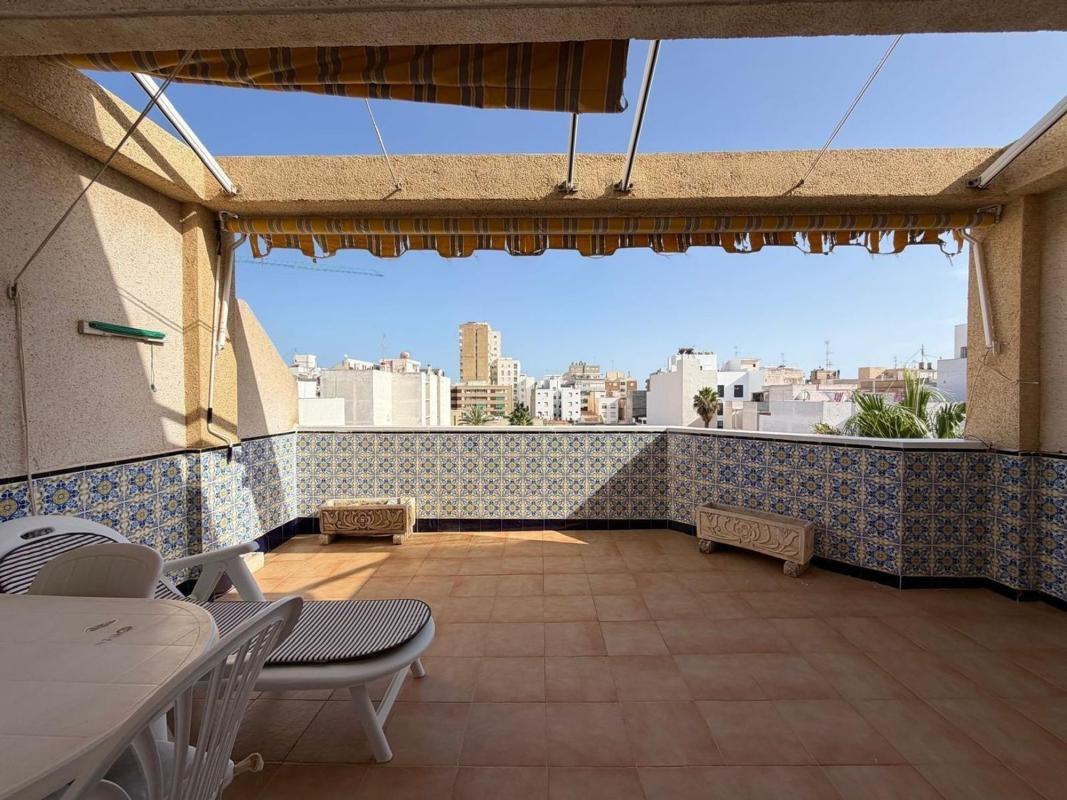 Продажа пентхауса на Ático en Calle Torrevejenses Ausentes, 47, Las Piscinas Naturales, Torrevieja, Торревьеха photo 1