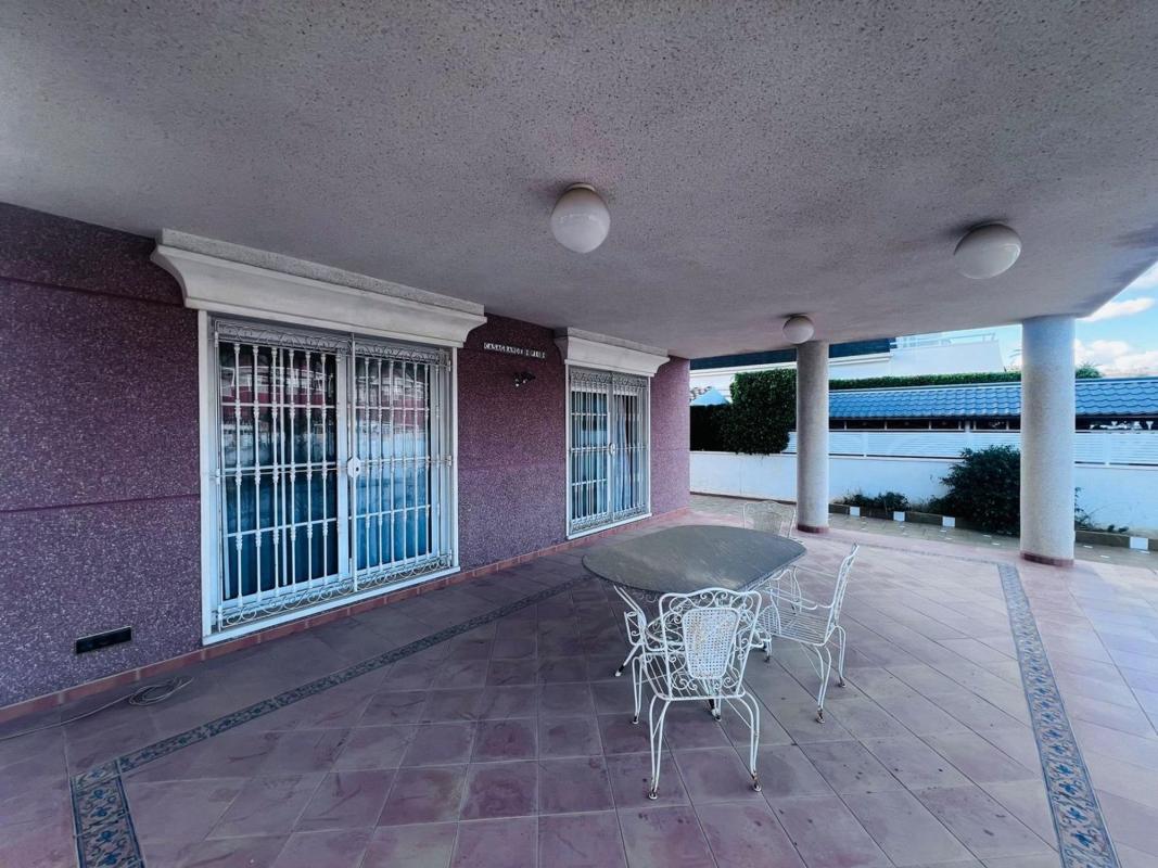 Properties for sale and rent in Spain photo 2