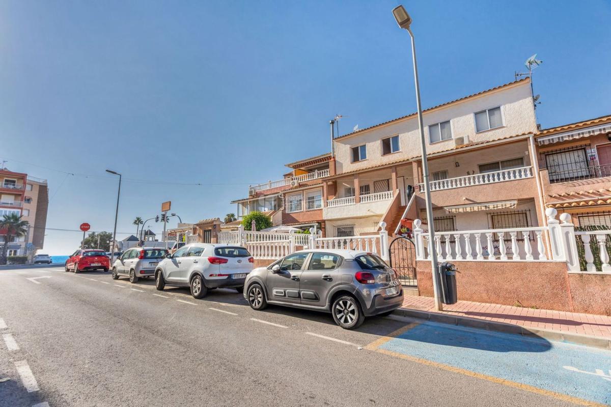 Sprzedaż mieszkania w Piso en Calle Montesinos, Playa de los Náufragos, Torrevieja, Torrevieja
photo 2