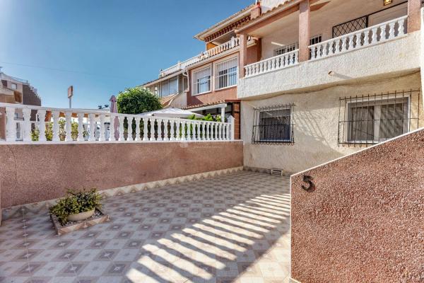 Sprzedaż mieszkania w Piso en Calle Montesinos, Playa de los Náufragos, Torrevieja, Torrevieja
 photo 3