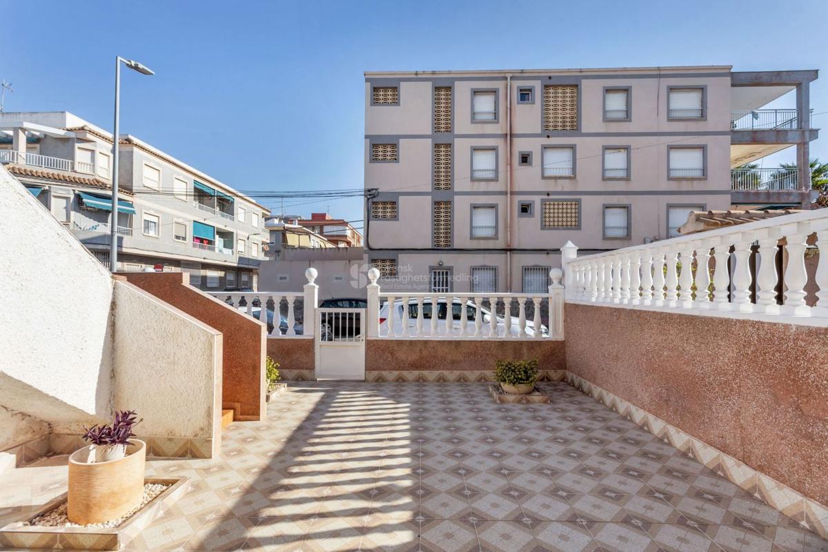 Sprzedaż mieszkania w Piso en Calle Montesinos, Playa de los Náufragos, Torrevieja, Torrevieja
photo 4