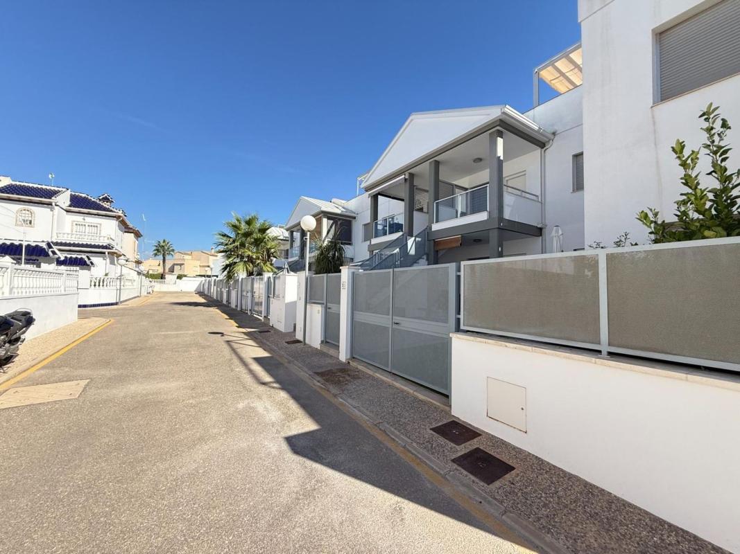 Venta de duplex en Dúplex en Calle del Fénix, La Chismosa, Orihuela, Orihuela photo 3