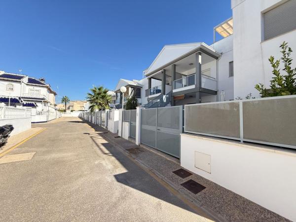 Duplex en venta en Dúplex en Calle del Fénix, La Chismosa, Orihuela, Orihuela thumbnail 3