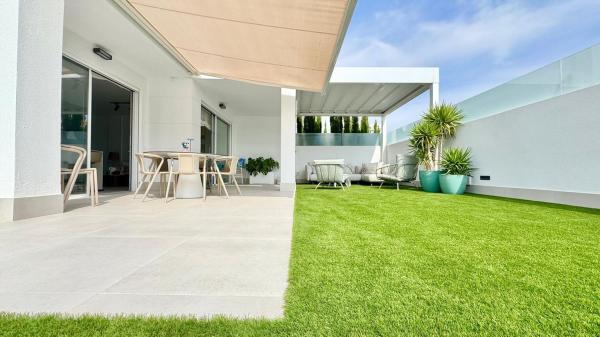 Chalet pareado en Calle Mar Rojo, La Veleta, Torrevieja thumbnail 2