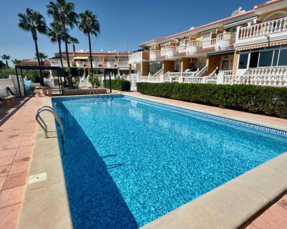 Частный шале на продаже в Casa o chalet en Doña Pepa, Rojales, Рохалес photo 1