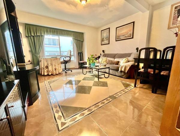 Продажа квартиры на Piso en Carolinas Altas, Alicante / Alacant, Аликанте / Алакант
 photo 1