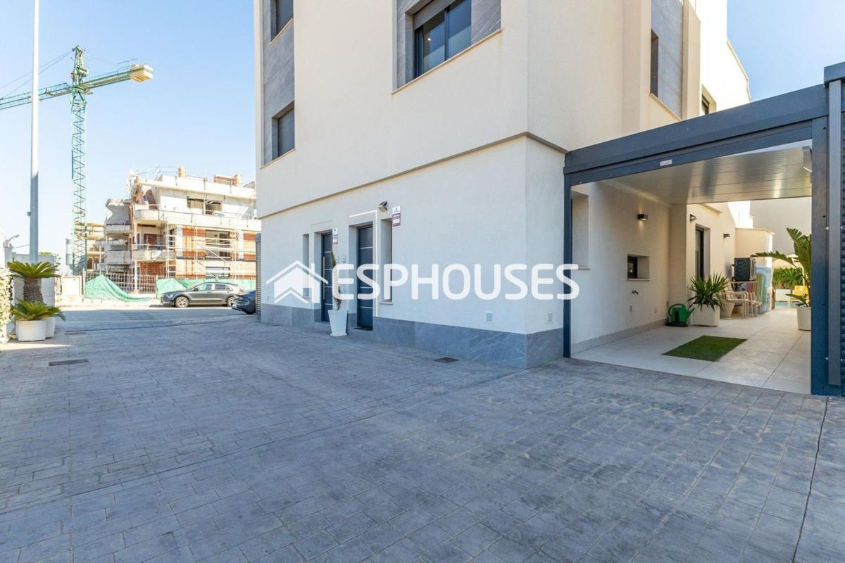 Properties for sale and rent in Spain photo 3