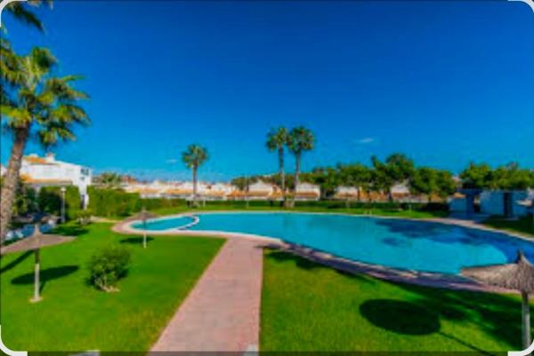 Chalet adosado en Urbanización torreblanca Marina fase 13 s/n, Miramar - Torre del Moro, Torrevieja photo 3