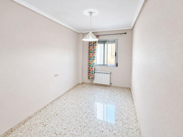 Sale of flat in Piso en Calle Boyero, La Florida, Alicante / Alacant, Alicante
thumbnail 3