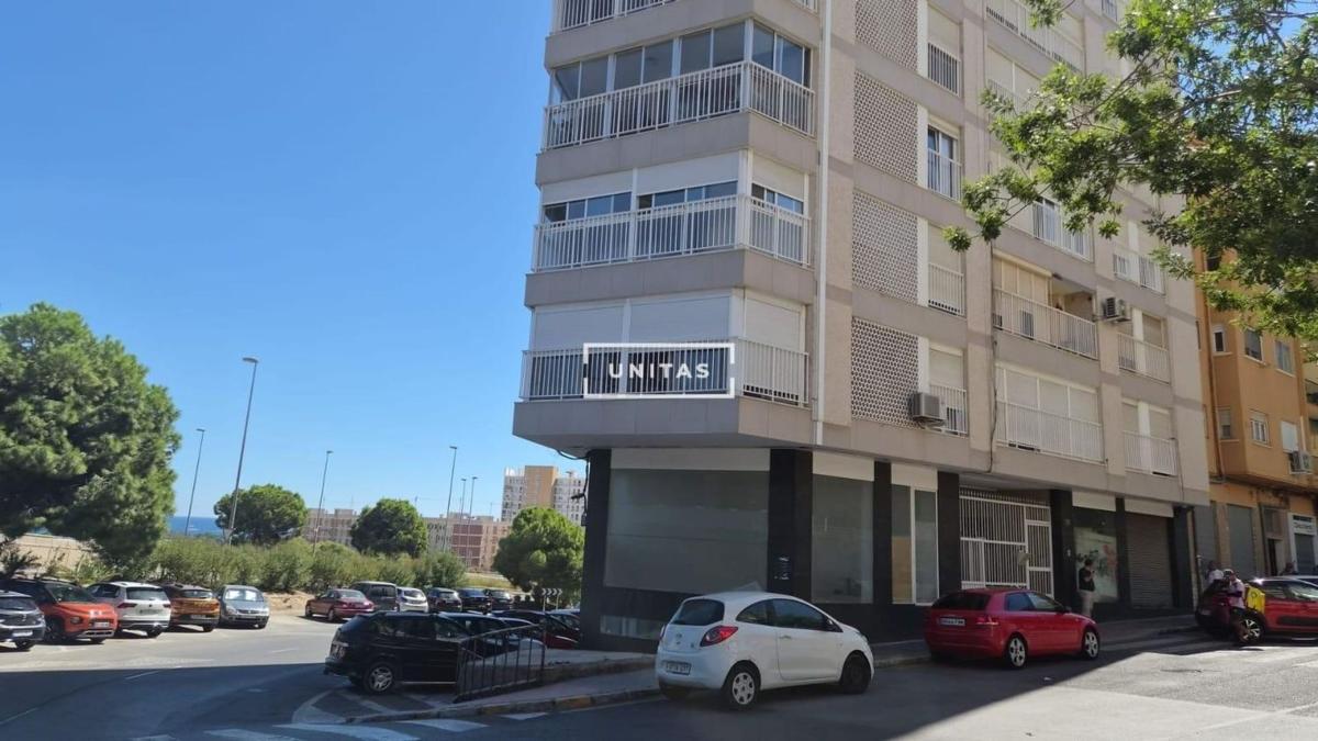 Sale of apartment in Piso en Raval Roig-Virgen del Socorro, Alicante / Alacant, Alicante
 photo 5