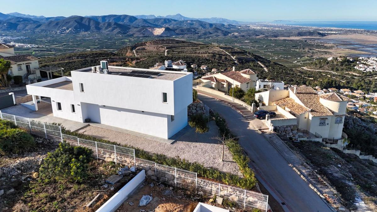 Propiedades en venta y alquiler en España photo 2