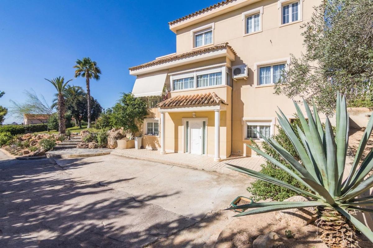 Properties for sale and rent in Spain photo 4