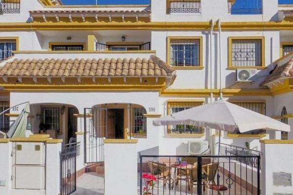 Chalet adosado en Calle Victor Garcia Villalgordo, 5, La Siesta - El Salado - Torreta, Torrevieja photo 1