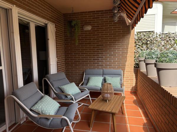 Chalet adosado en Calle l'Isle d'Abeau, 8, Los Girasoles, San Vicente del Raspeig thumbnail 2