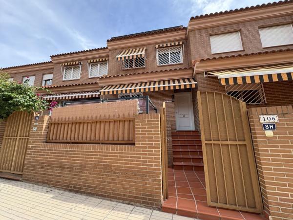 Chalet adosado en Calle l'Isle d'Abeau, 8, Los Girasoles, San Vicente del Raspeig thumbnail 3