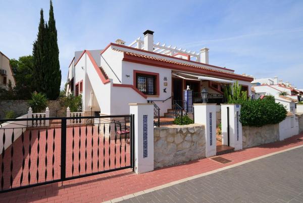 Частный шале на продаже в  Casa o chalet en La Cañada - Los Alcores, San Miguel de Salinas, Сан-Мигель-де-Салинас photo 1