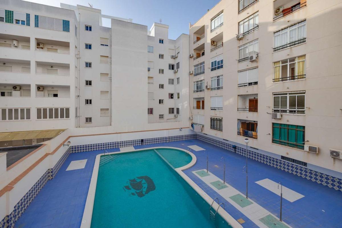 Sprzedaż mieszkania w Piso en Calle los Gases, Avenida Habaneras - Curva de Palangre, Torrevieja, Torrevieja
photo 1