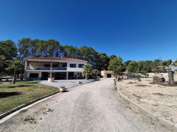 Частный шале на продаже в  Casa o chalet en Sax, Сакс photo 4