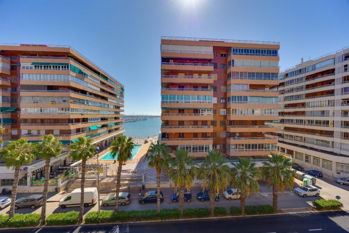 Sprzedaż mieszkania w Piso en Calle San Miguel de Salinas, 13, El Acequión, Torrevieja, Torrevieja
photo 1