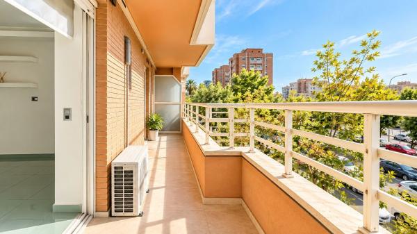 Sale of flat in Piso en La Florida, Alicante / Alacant, Alicante
photo 1