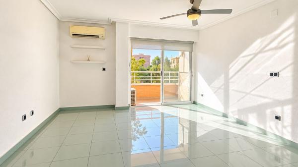 Sale of flat in Piso en La Florida, Alicante / Alacant, Alicante
thumbnail 2