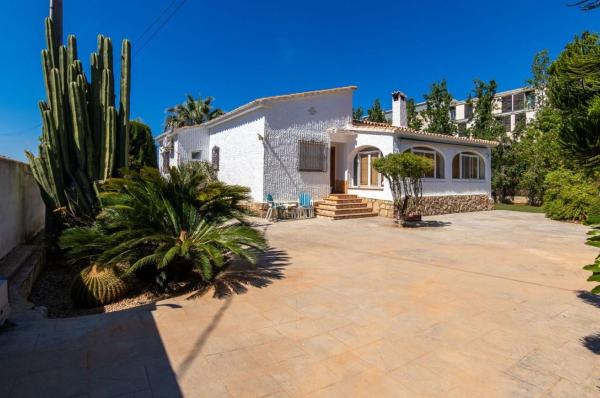 Частный шале на продаже в  Casa o chalet en La Xara - La Sella - Jesús Pobre, Denia, Дения photo 1