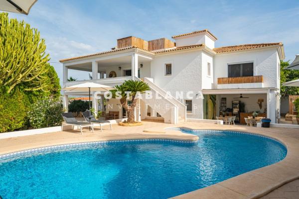 Independent chalet for sale in Casa o chalet en Calle Cormorà, L'Albir, Alfaz del Pi, Alfaz del Pi
photo 1