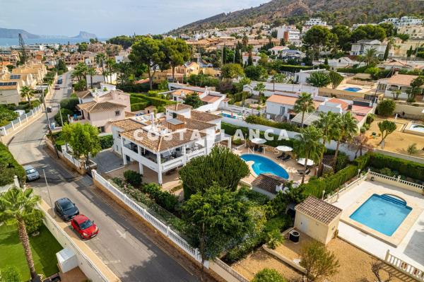 Independent chalet for sale in Casa o chalet en Calle Cormorà, L'Albir, Alfaz del Pi, Alfaz del Pi
thumbnail 2