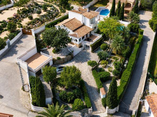 Частный шале на продаже в  Casa o chalet en El Montgó, Denia, Дения photo 1