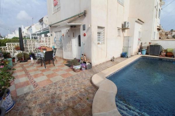Duplex en venta en Dúplex en Calle Doctor Waksman, Zona los Frutales, Torrevieja, Torrevieja thumbnail 2