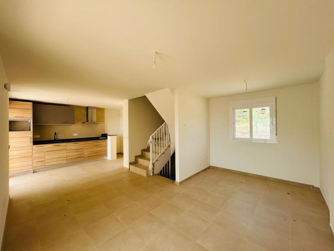 Properties for sale and rent in Spain photo 5