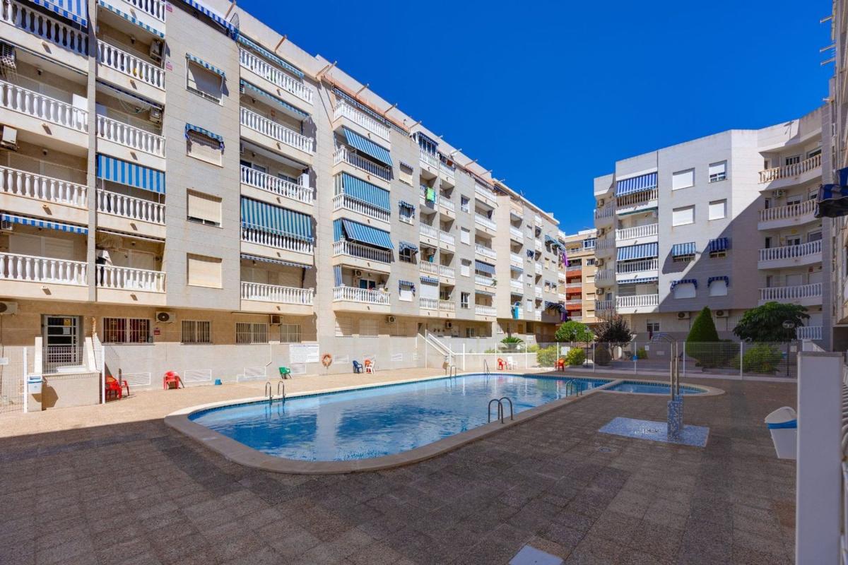 Sprzedaż mieszkania w Piso en Calle la Loma, Antonio Machado, Torrevieja, Torrevieja
photo 1