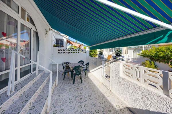 Частный шале на продаже в Casa o chalet en La Siesta - El Salado - Torreta, Torrevieja, Торревьеха thumbnail 2
