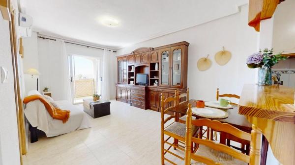 Продажа квартиры на Piso en Avenida Bélgica, Los Europeos, Torrevieja, Торревьеха
photo 1